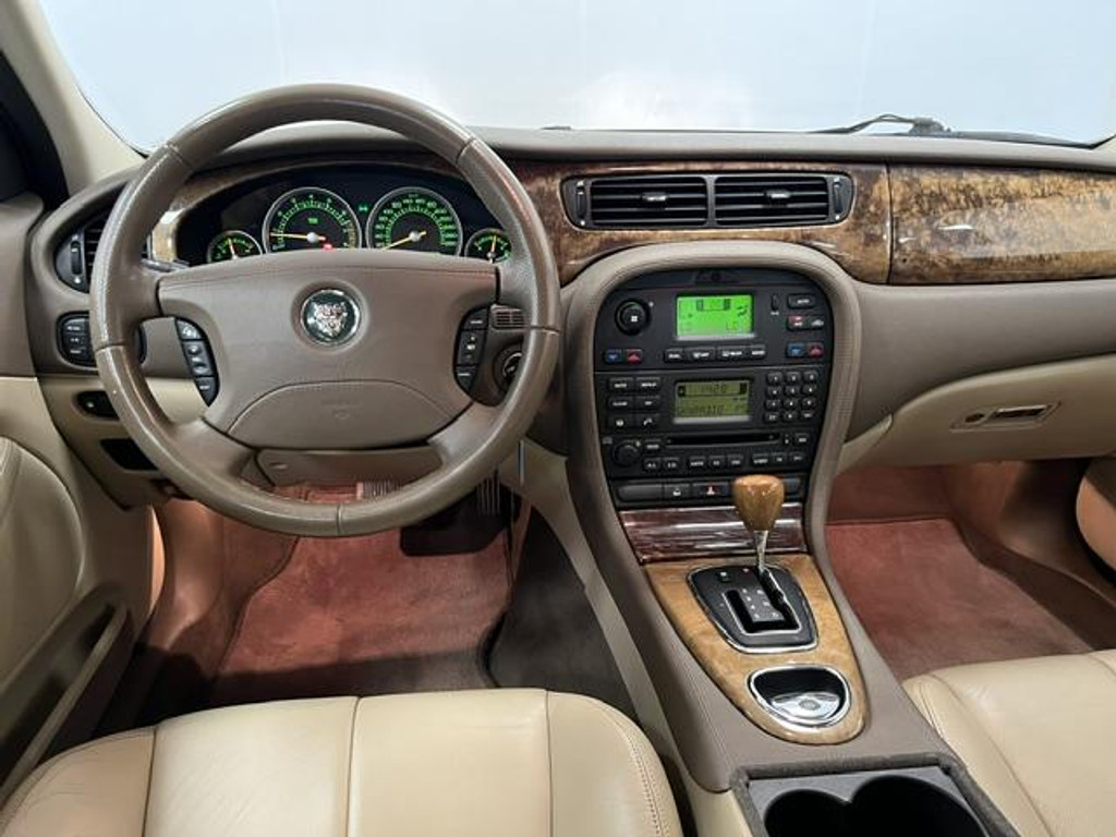 56810795-13.jpg