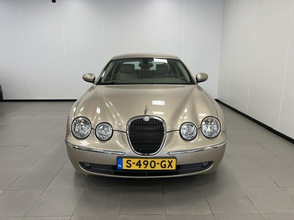56810795-24.jpg