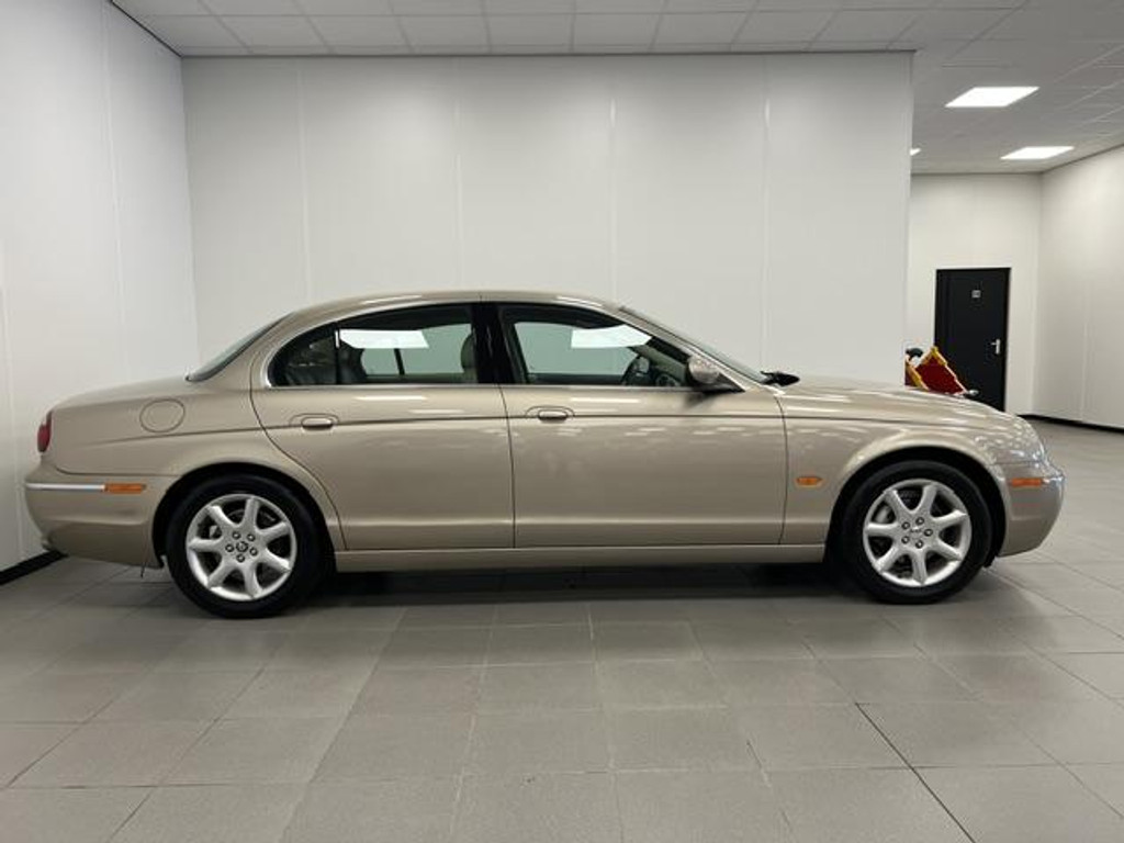 56810795-25.jpg