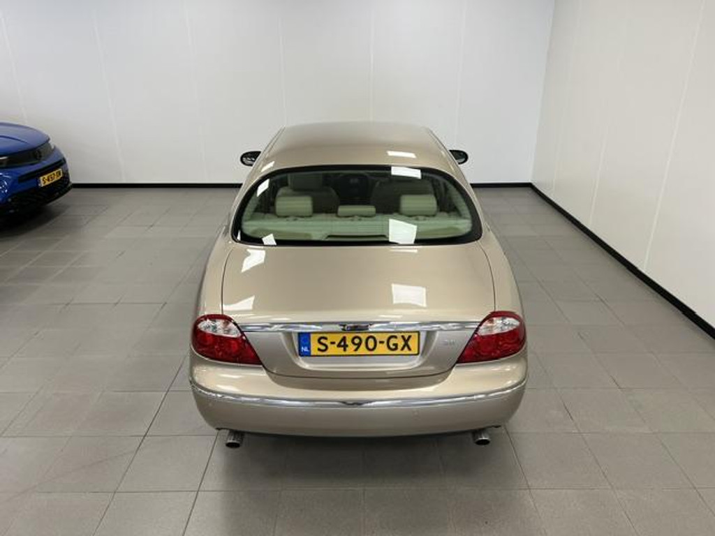 56810795-29.jpg