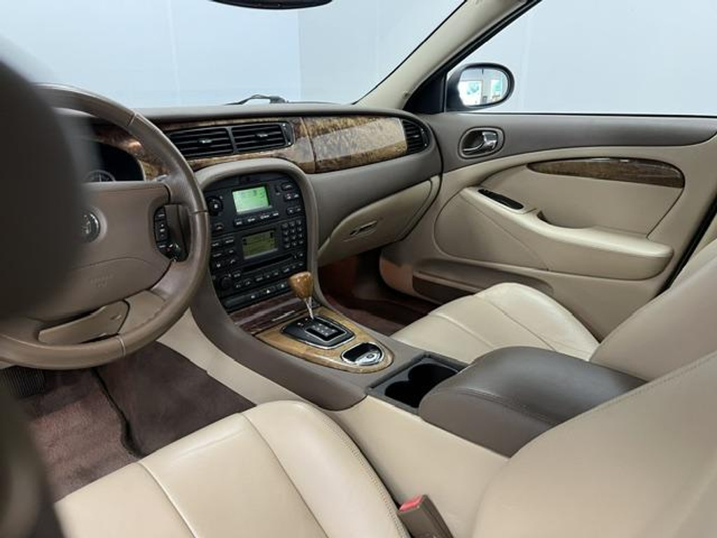56810795-51.jpg