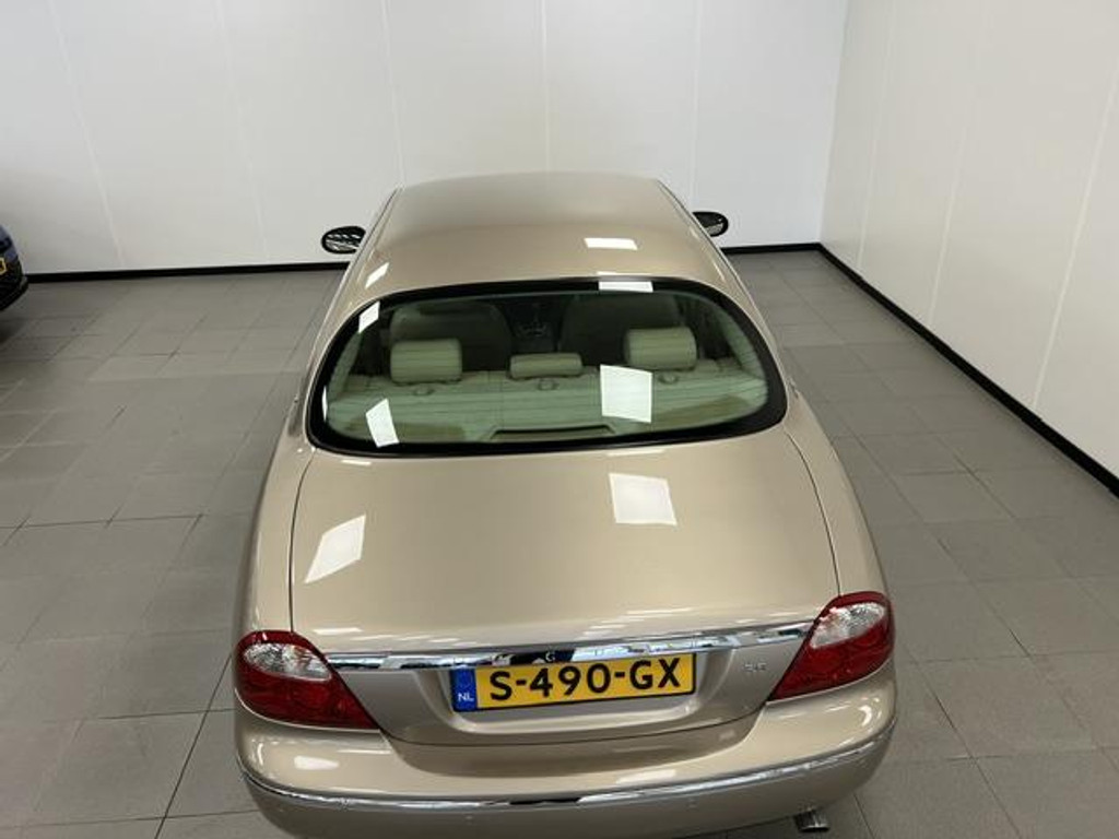 56810795-60.jpg